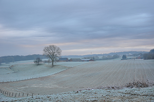 Winterbeeld van de vallei vanuit het vakantiehuisje